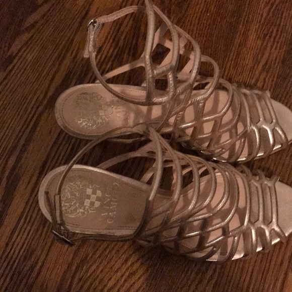 Vince Camuto size 7 heels - Picture 3 of 3